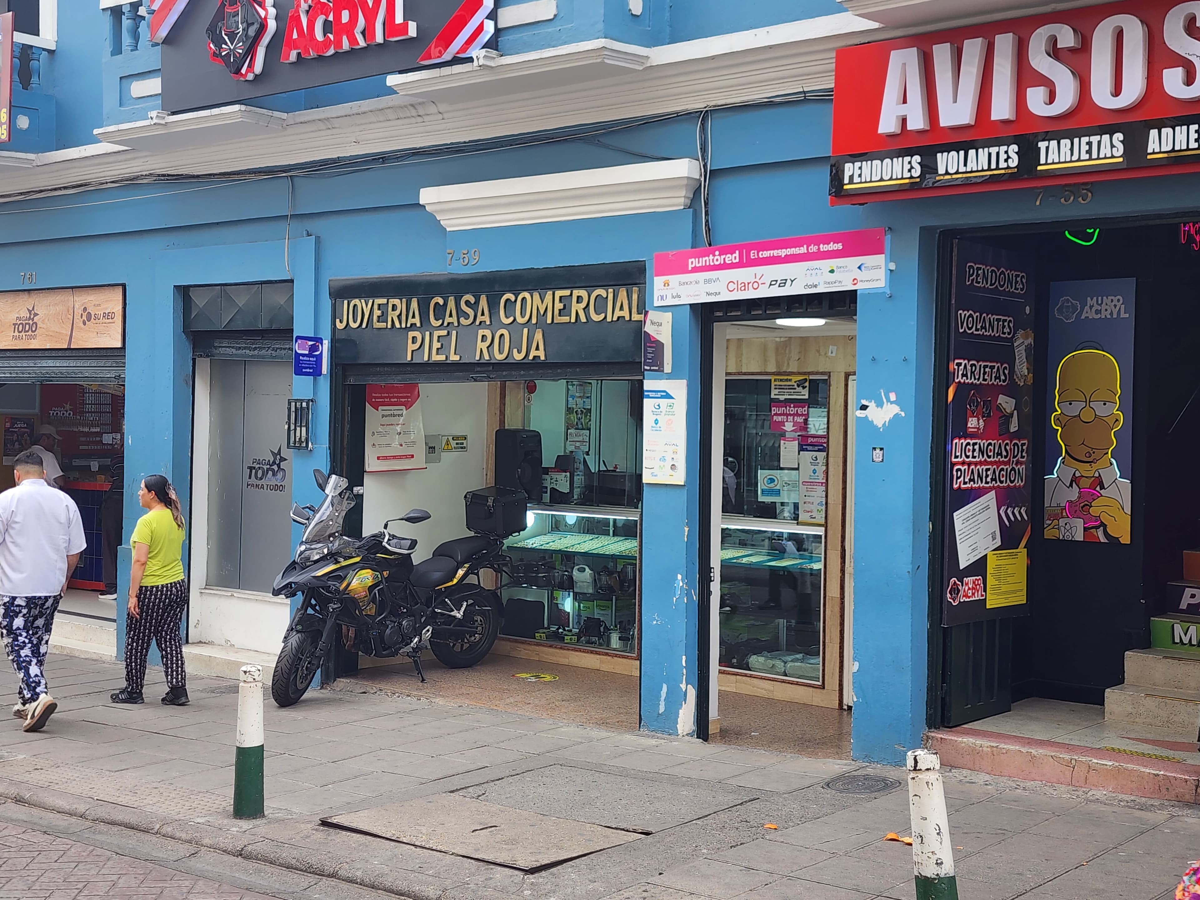Fachada real de Piel Roja en Carrera 6